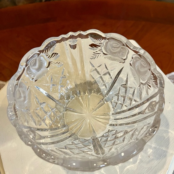 Vintage Lidded Crystal Dish with Frosted Rose Pattern West Germany Lead Crystal - Picture 3 of 12